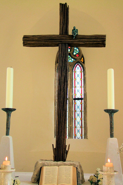 Altarkreuz mit sitzendem Jesus