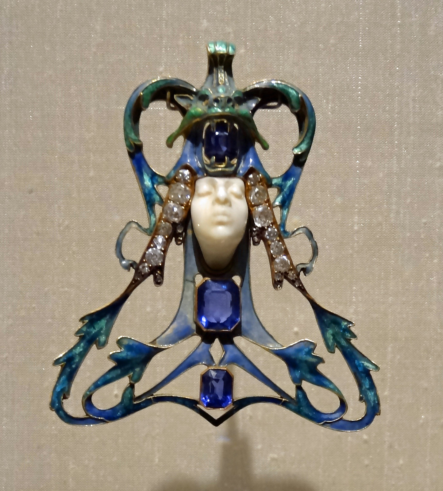 Lalique's Art Nouveau jewellery, Gulbenkian Museum, Lisbon.