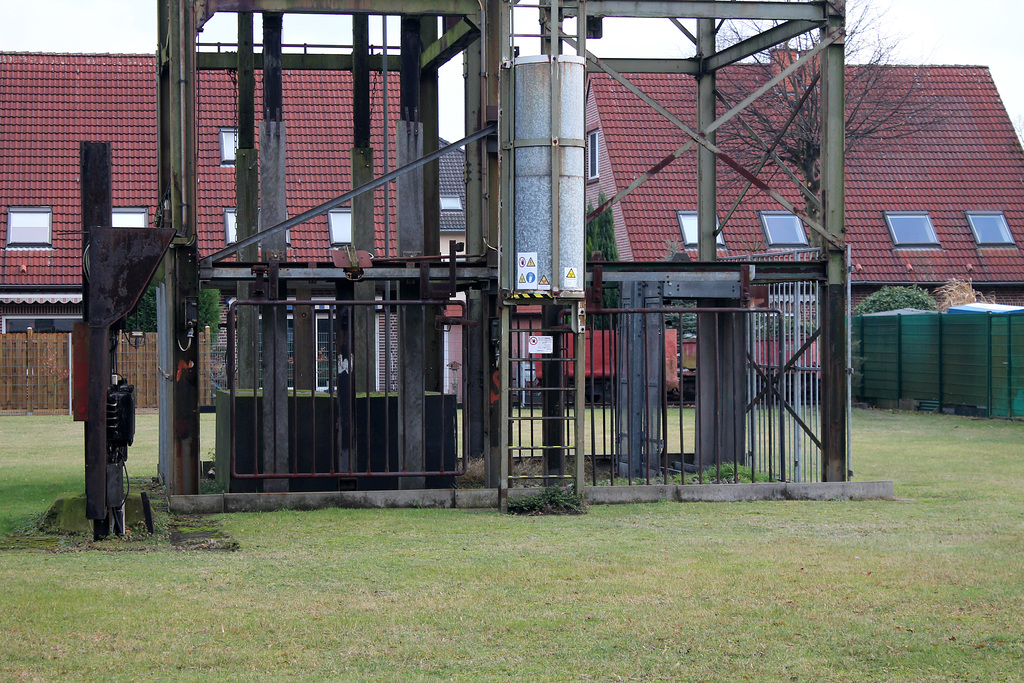 Zeche Auguste Victoria 4/5, Rasenhängebank von Schacht 4 (Marl-Drewer) / 24.12.2016