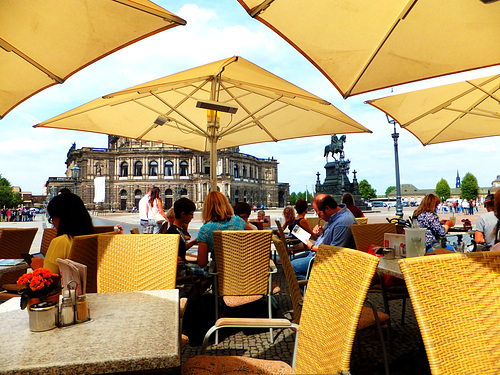 Im Cafe 'Schinkelwache' am Theaterplatz. ©UdoSm