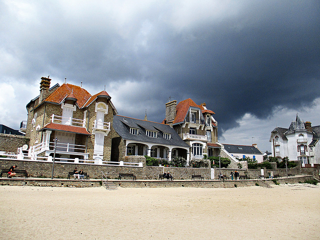 les dames de la cote veillent au grain the ladies of the coast keep watch