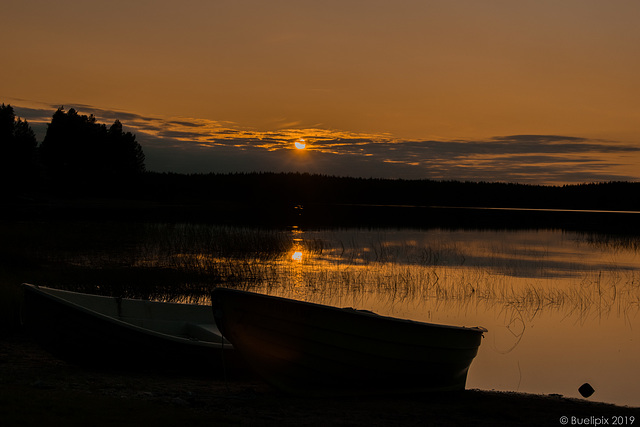 Sonnenuntergang am Hossanjärvi (© Buelipix)