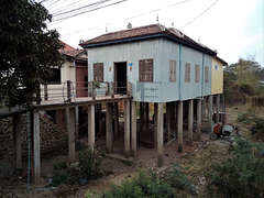 House on high heels / Maisons à talons hauts