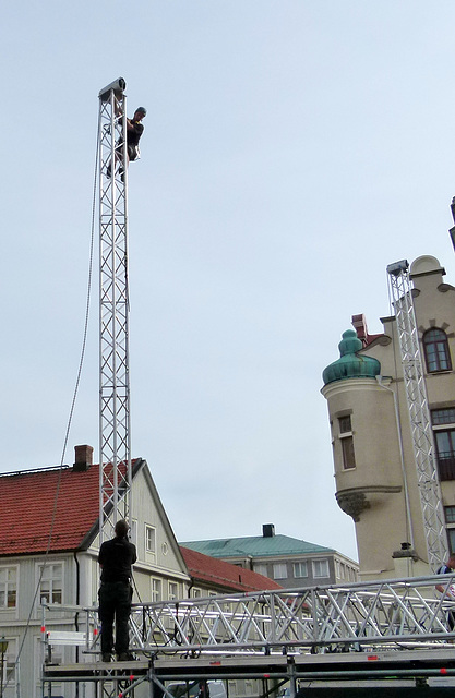 Bühnen-Abbau beim Dom in Kalmar.