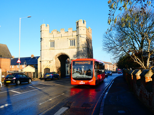 Lynx (Coastal Red) 1 (YJ05 JWZ) in King’s Lynn - 14 Jan 2022 (P1100441)