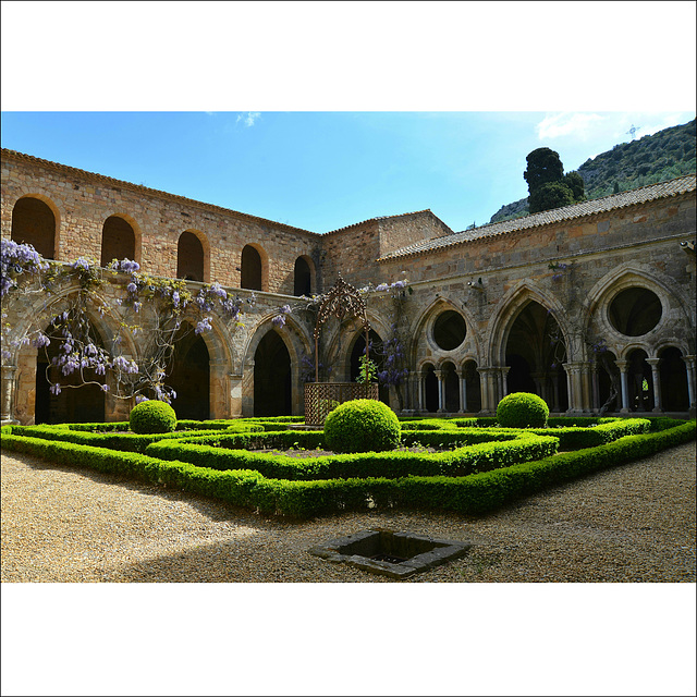 Le  cloître .