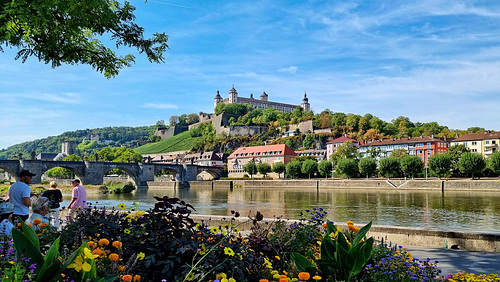 Die Main Promenade in Würzburg