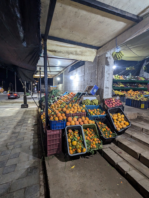 Healthy display of morrocan fruits