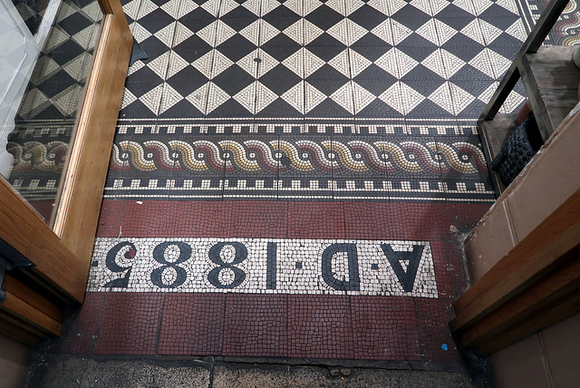 Mercato Mayfair - tiled entrance