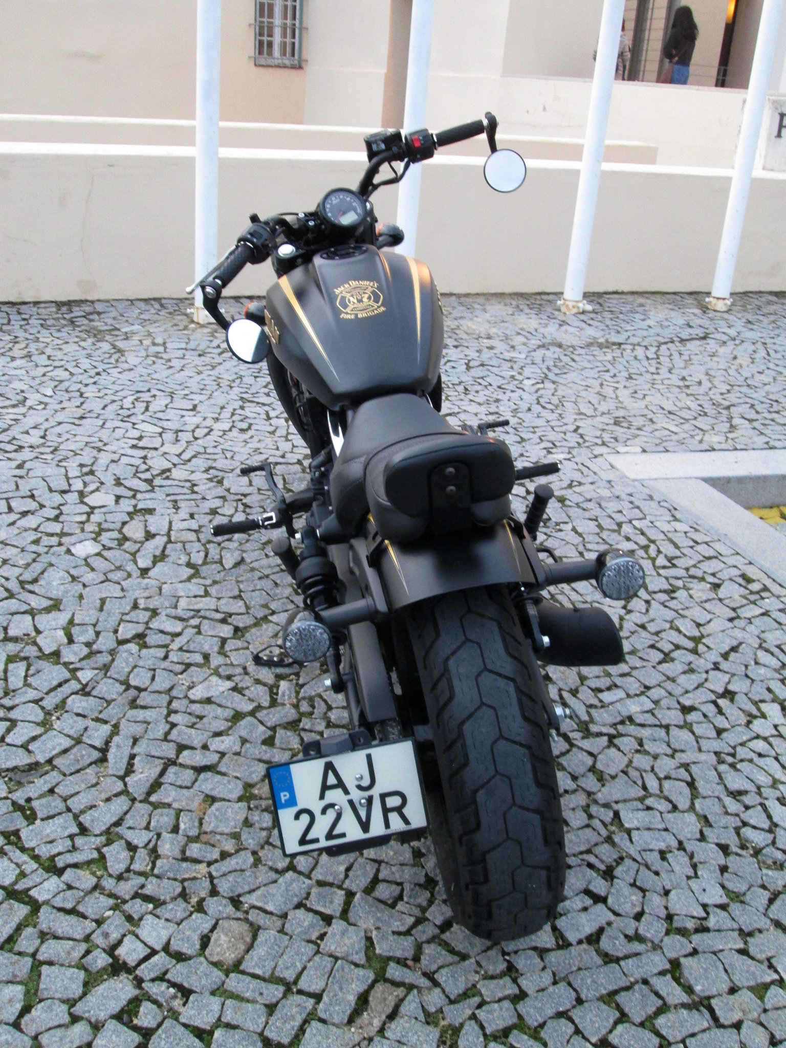 Indian Scout Bobber Jack Daniel's (2021).