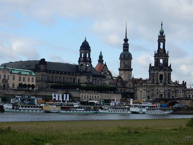 18 Ständehaus, Schloss, Kathedrale u. Dampferanlegestelle