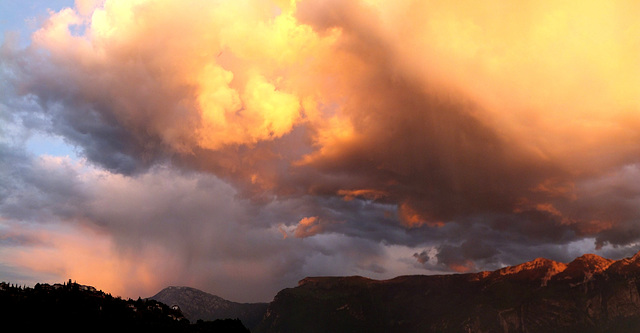 Abendlicht über dem Monte Baldo.  ©UdoSm