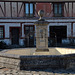 Une belle façade , une fontaine , Janvry ( 91 )