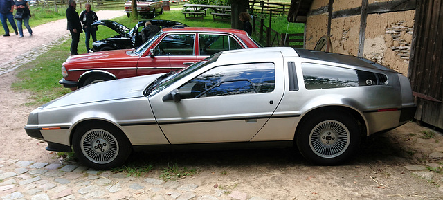 DeLorean DMC-12