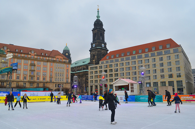 Dresden, Skating-Rink on Striezelmarkt