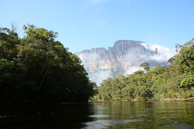 Venezuela, On the Way to Angel Falls upstream along the River of Carrao, The Northern Cliffs of Auyantepui are seeing ahead