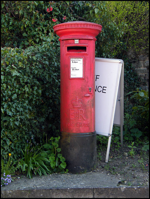 Cumnor pillar box