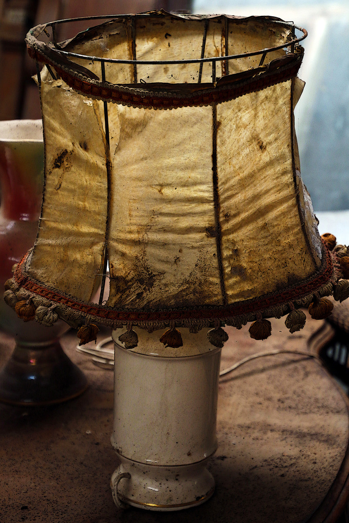Pour notre anniversaire de mariage , je lui offre cette merveilleuse lampe , et bien non . Jamais contente !!!
