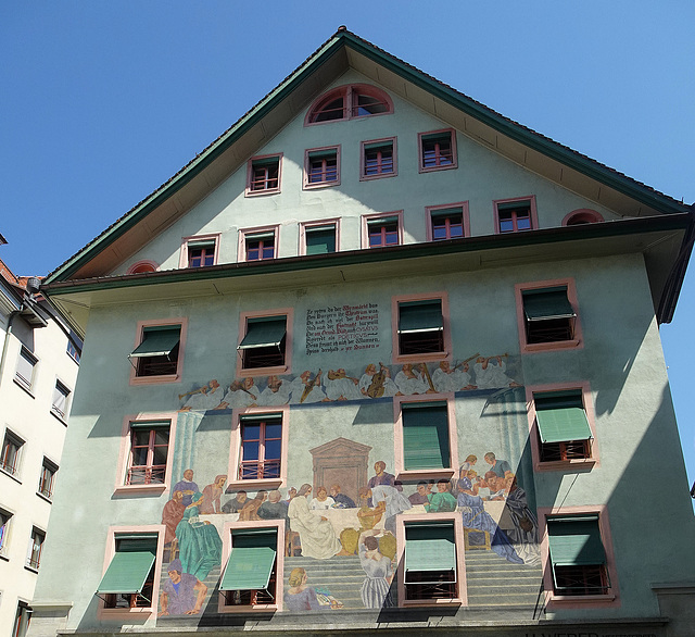 Kunstvolle Fassade in der Luzerner Altstadt