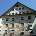 Kunstvolle Fassade in der Luzerner Altstadt