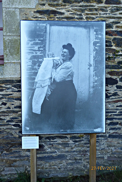 mère avec son bébé.....