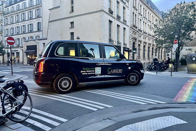 Paris 2024 – London taxi in Paris