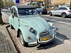 Citroën 2CV with diplomatic plate