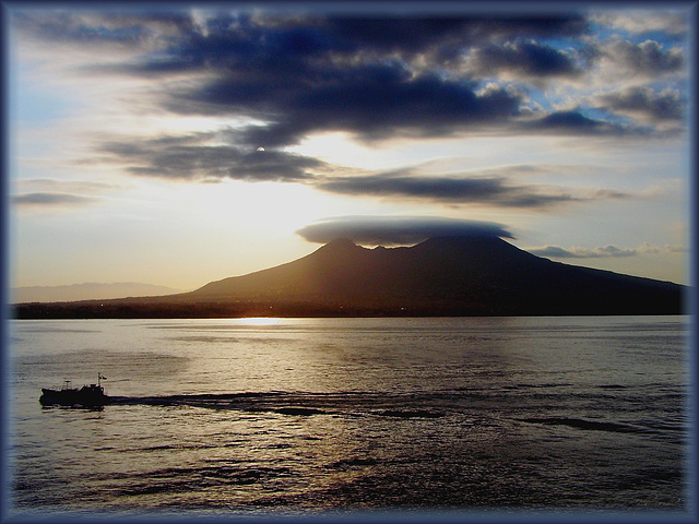 Sunrise nel golfo di Napoli -