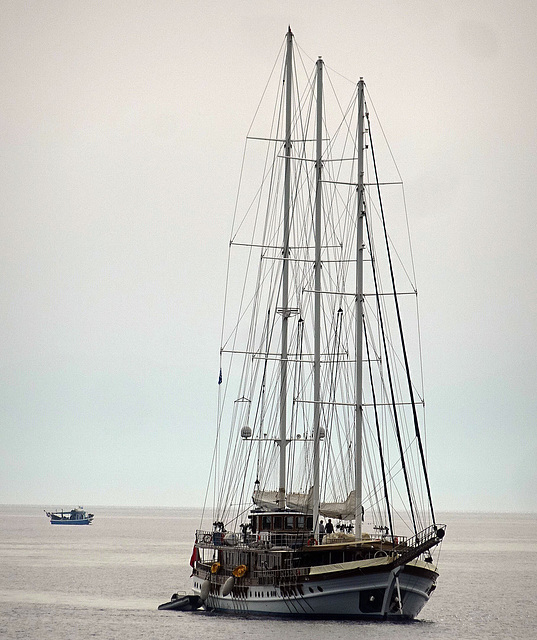 Einfahrt in den Hafen von Rhodos Stadt