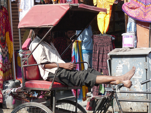 Jaipur- Bapu Bazar- Resting Rickshaw Wallah