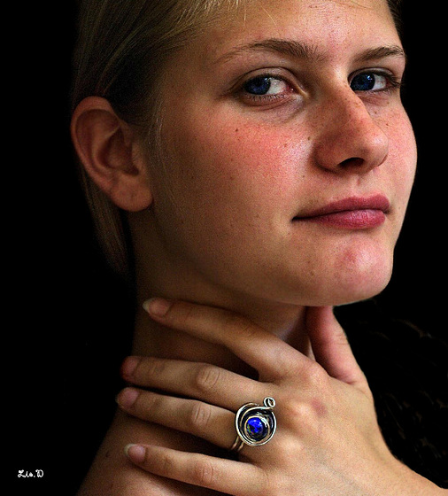 La jeune fille à la bague