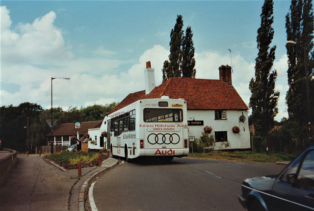 The Shires 3113 (L313 HPP) in Watton-at-Stone – 29 Aug 1997 (367-2)