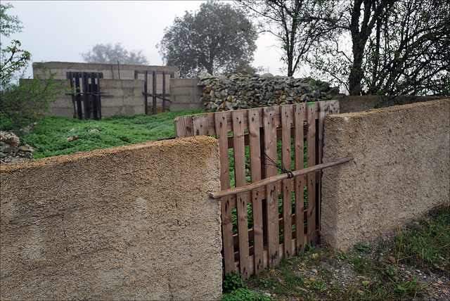 Penedos, HWW and fences Penedos, HWW and fences