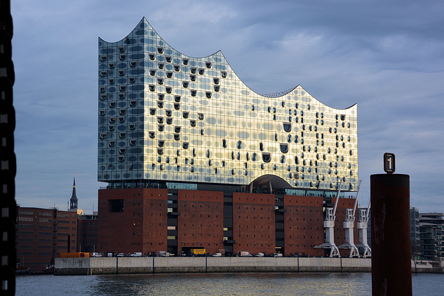 Die Elbphilharmonie ist fertig! (Siehe PiPs)