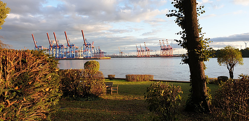 entlang der Elbe