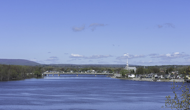 Rockcliffe Driveway - Blick über den Ottawa River zum Rivière Gatineau  (© Buelipix)