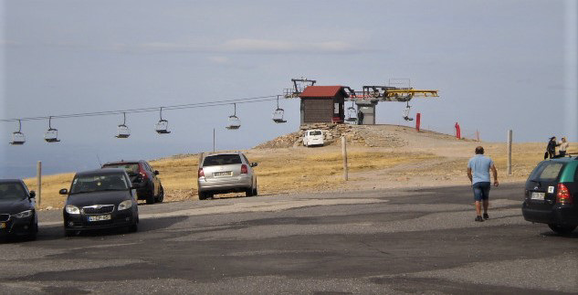 Cable chairs, operating just for sightseeing, in the low season.