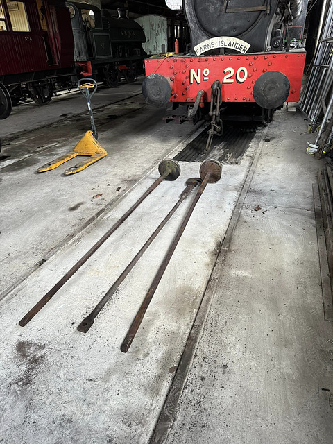 NER1173  - south end buffers and drawgear