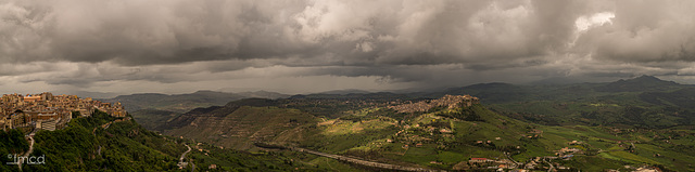 Wolken über Enna und Calascibetta
