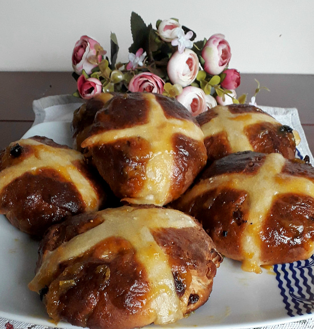 Hot cross buns