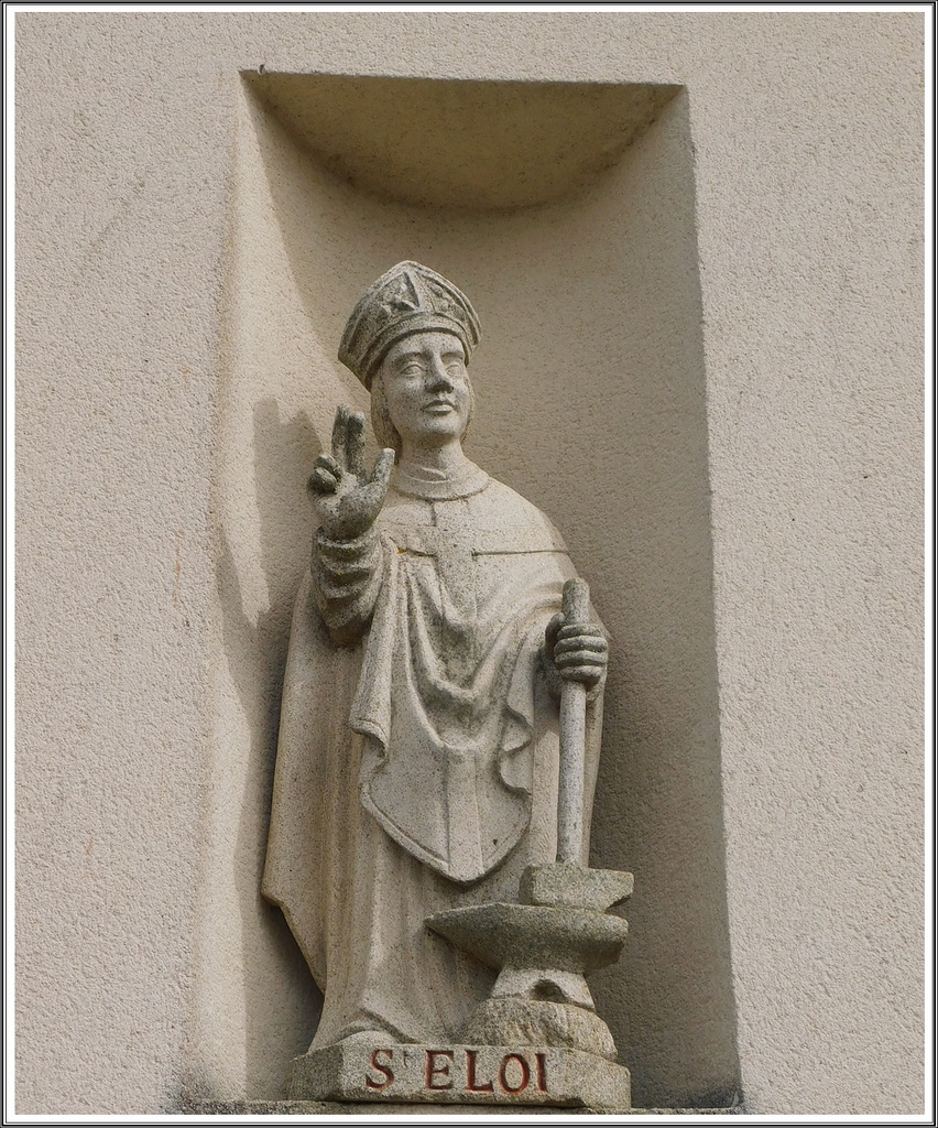 Saint-Eloi sur la façade de l'église de Lillemer (35)