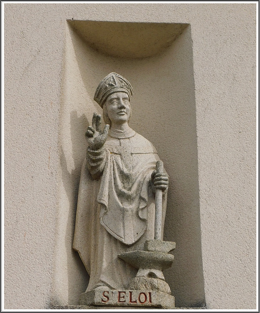 Saint-Eloi sur la façade de l'église de Lillemer (35)