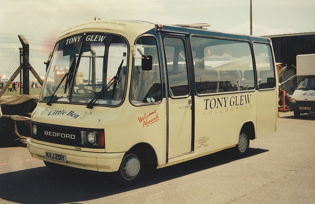 Tony Glew of Great Tey KVJ 291Y at RAF Mildenhall – 27 May 1995 (267-20A)