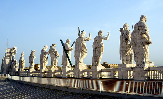 Colonnade saints, Vatican