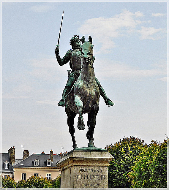 Statue équestre de Bertrand Duguesclin  à Dinan (22)