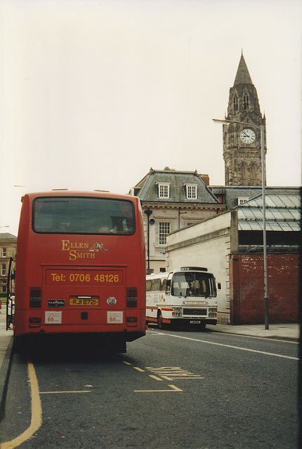 Ellen Smith (Rossendale Transport) 321 (RJI 8721) (F348 JSU) in Newgate, Rochdale - 16 Apr 1995 (260-16)