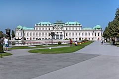 Schloss Belvedere - Ganz im Zeichen von "F-Lotus" und "Zodiac Heads" von Ai Weiwei