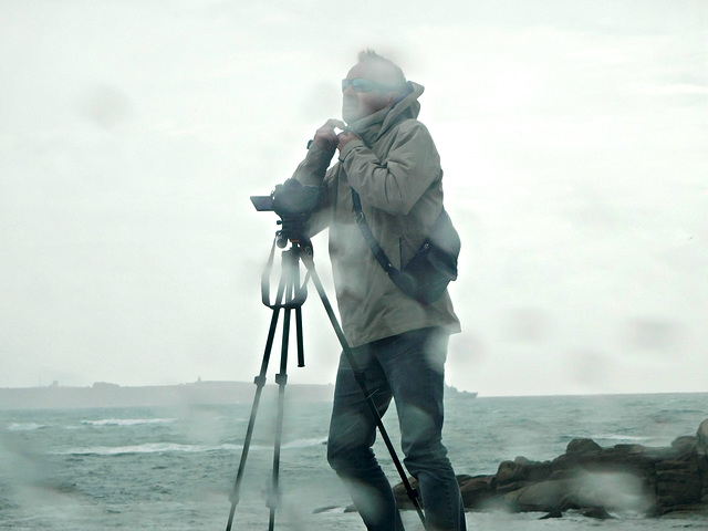 hé le photographe la frégate est derrière toi, voir note