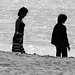 la vie en noir et blanc au bord de l'eau,