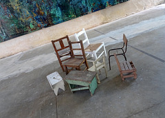 A turbulent discussion among chairs and benches